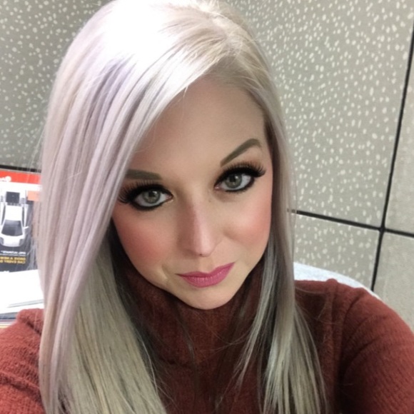 Meet your Posher, Khrystal - Picture 2 of 3